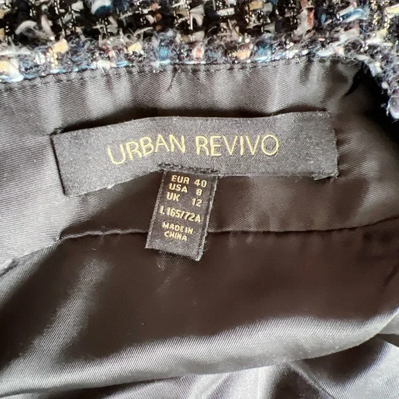 Textured Mini Skirt - Picture 6 of 8